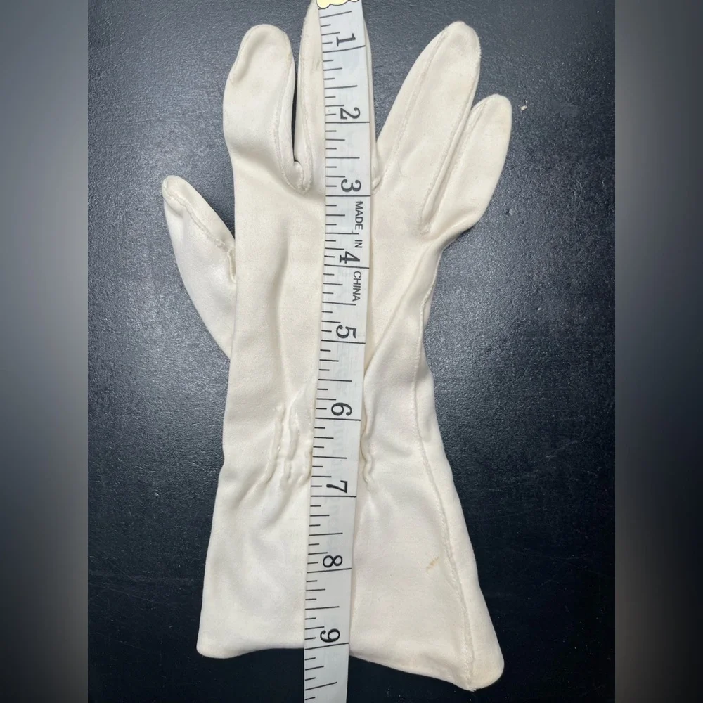 💕Bundle 3 for $20 Vintage Women’s White Formal Gloves
